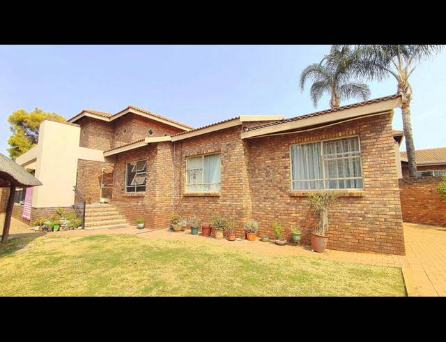 3 BEDROOM HOUSE FOR SALE IN AMBERFIELD CREST ESTATE